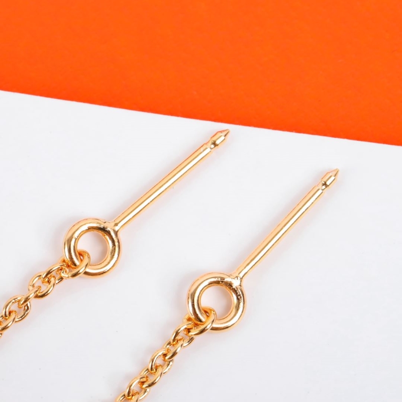 H**me5 earrings